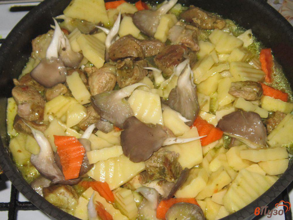 Жареная картошка с вешенками на сковороде рецепт с фото