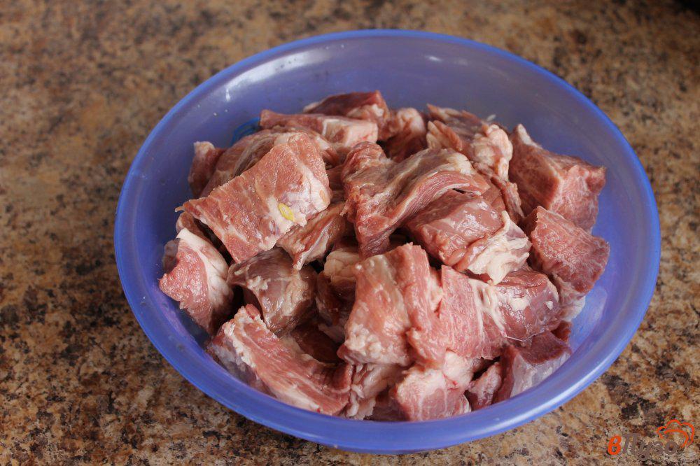 Сколько маринуется свинина. Маринованная свинина. Маринованная свинина для шашлыка. Заготовка шашлыка из свинины. Шейка свиная маринованная.