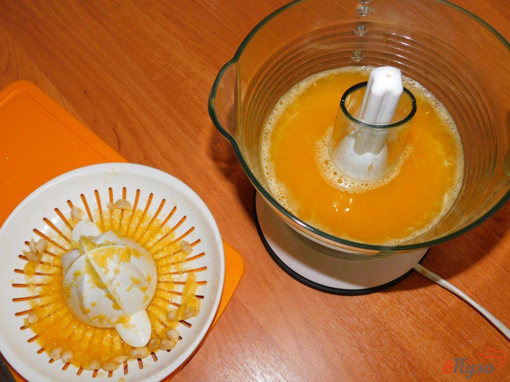 Апельсин в блендере рецепты. Апельсиновый сок в блен. Выжать сок из апельсина. Апельсиновый сок в блендере. Блендер для сока.