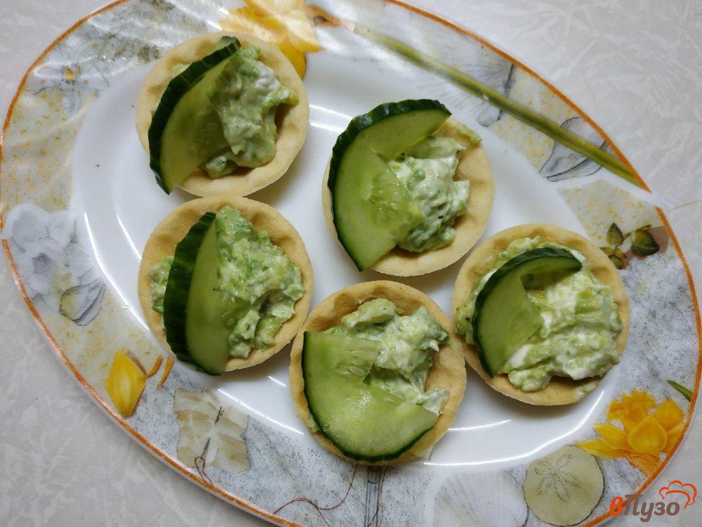 Тарталетки с авокадо и креветками и творожным сыром рецепт с фото
