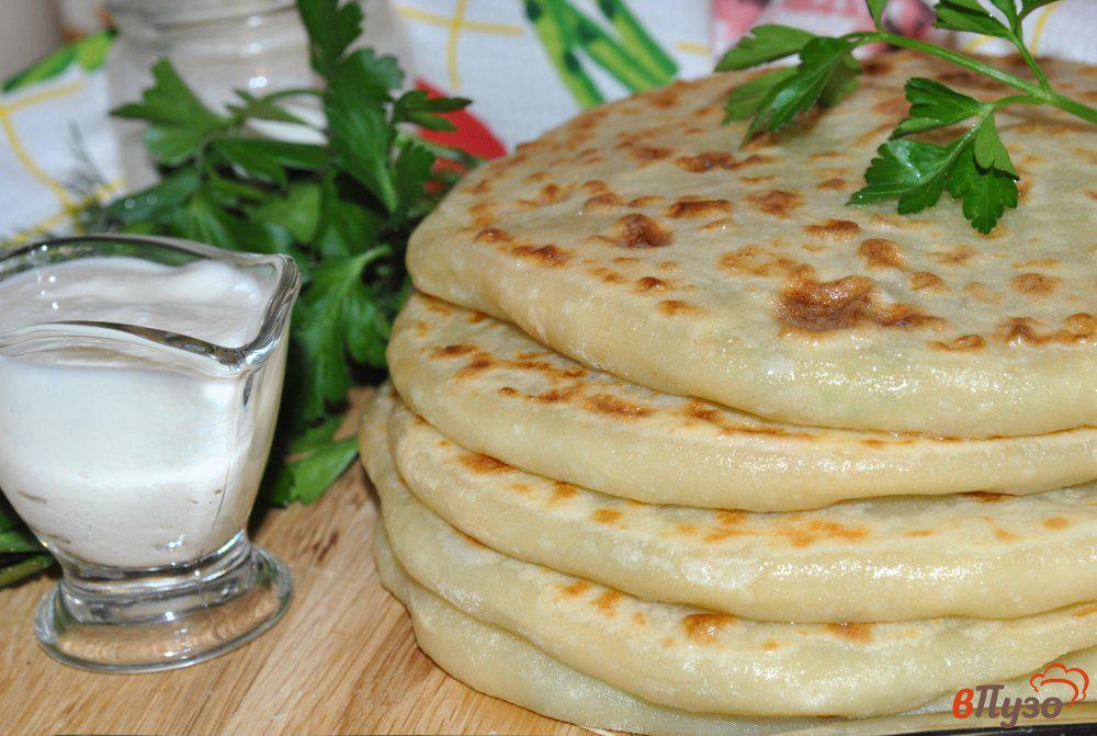 Рецепты лепешек на кефире с зеленью. Кумыкское чуду. Лепешки чуду. Сырные лепешки Дагестана. Дагестанские лепешки с сыром.