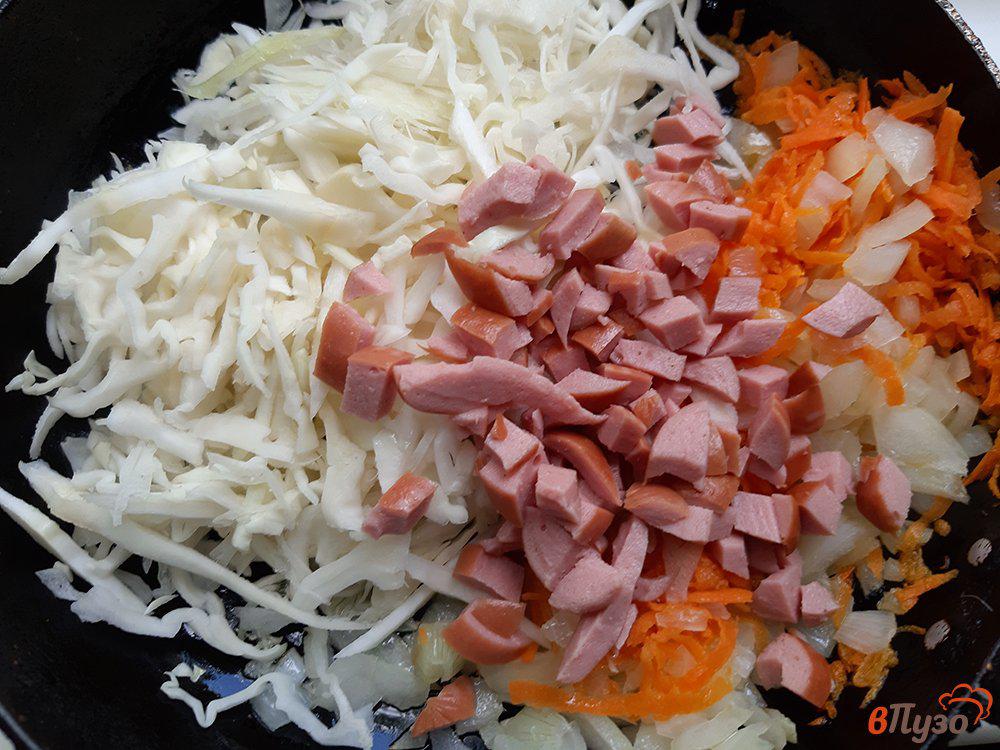 Тушеная капуста рецепт на сковороде с сосисками фото пошагово