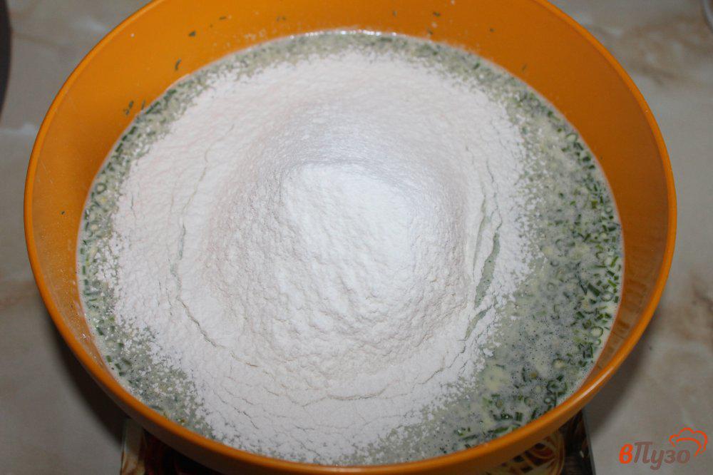 Измельчить тесто. Сито просеивать муку ситечко. Мука вода дрожжи. Добавить просеянную муку соль. Просеять муку.