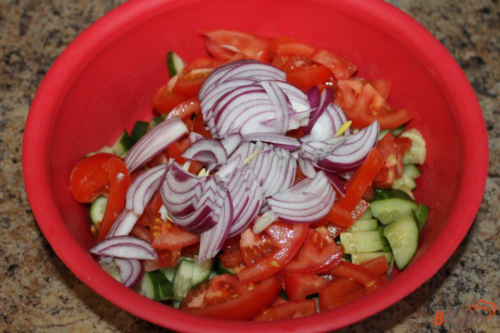 Салат овощной с луком и уксусом