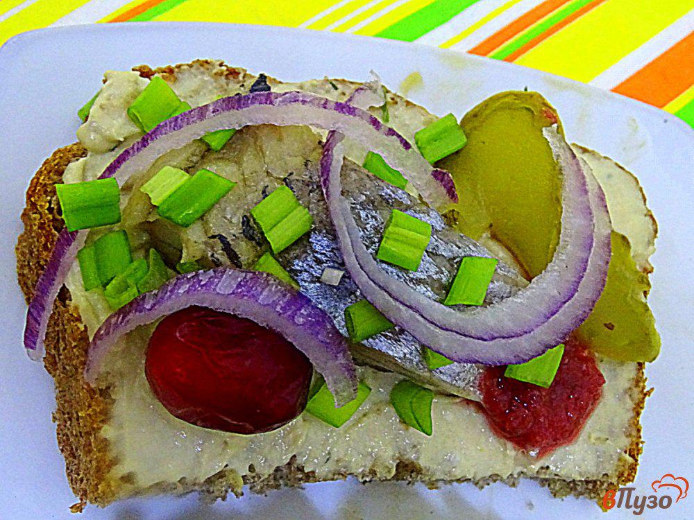 Как приготовить бутерброды с селедкой на черном хлебе рецепты с фото