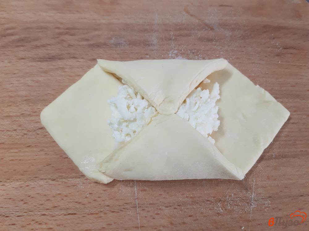 Слойки с адыгейским сыром из слоеного теста рецепт с фото