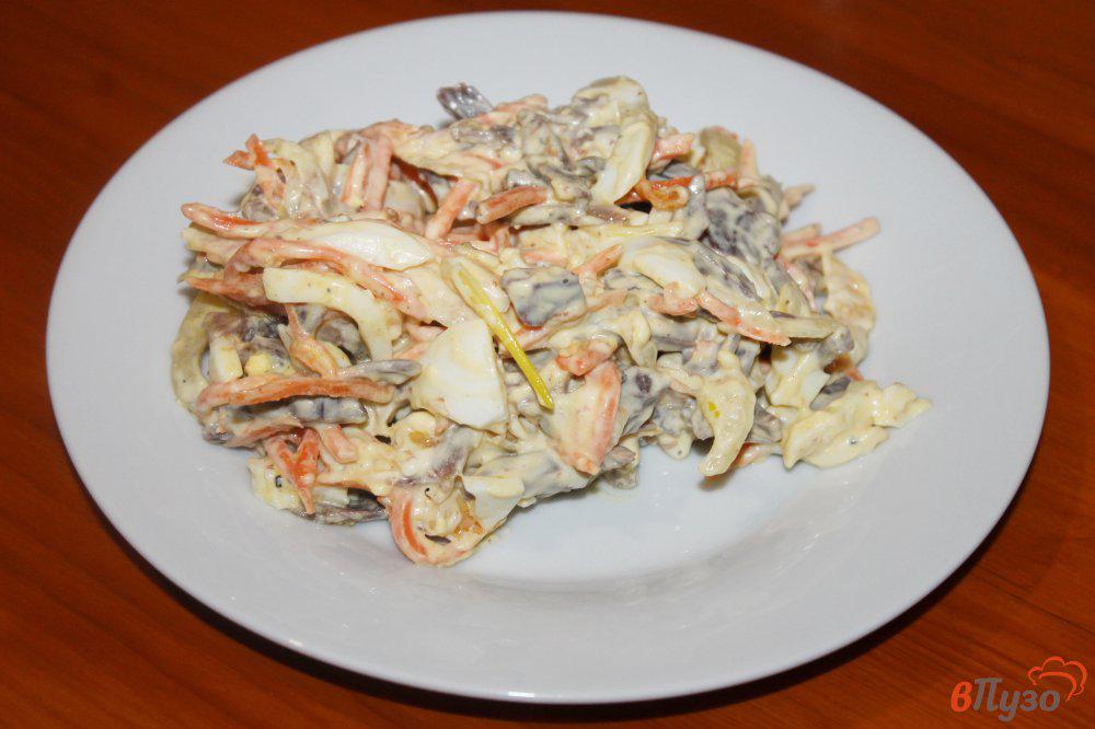 Салат из пупков куриных. Салат с куриными желудками и корейской. Салат морковка по-корейски с куриными желудочками. Салат с куриными желудками и корейской. Салат с куриными желудками и корейской морковью.