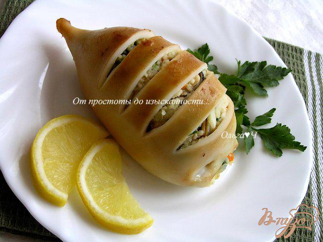 Командорский кальмар с артишоками. Кальмар фаршированный с мидиями. Кальмар фаршированный мидиями. Фаршированные кальмары запеченные. Кальмар фаршированный мидиями.