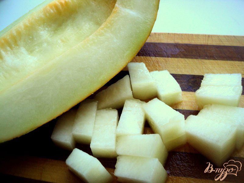 Нарезать дыню. Красиво нарезать дыню на стол. Красивая нарезка дыни. Красиво порезать дыню. Правильная нарезка дыни.