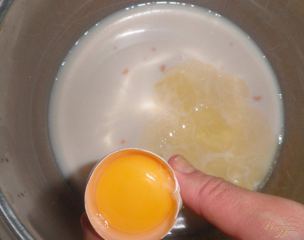 Смазывать яйца маслом. Смазать пирог яйцом желтком. Желток яйца с молоком для смазывания пирогов. Смазать пирожки яйцом с молоком и сахаром. Пирог смазанный яйцом.