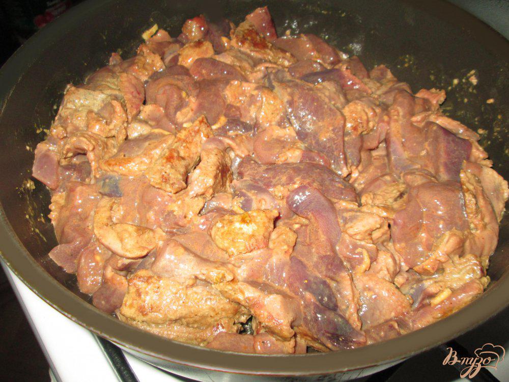 Печень свиная жареная с луком на сковороде рецепт с фото пошагово