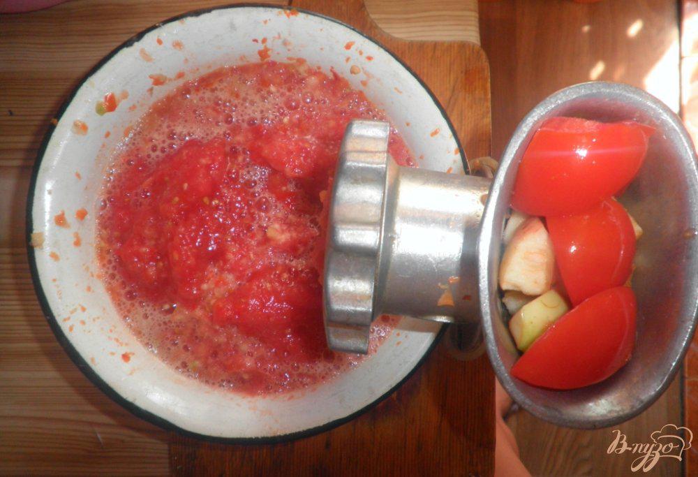 Рецепт помидоры перец чеснок через мясорубку. Помидоры через мясорубку. Перекрученные помидоры. Помидоры с чесноком через мясорубку.