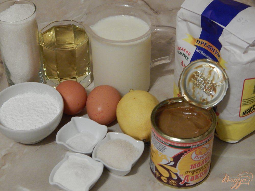 Ингредиенты для торта. Сгущенка мука и яйца. Яйца сахар масло. Сгущенка мука.
