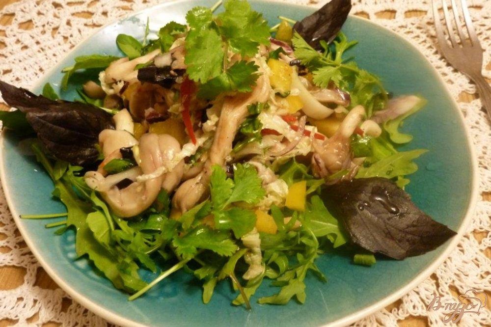 Салат с вешенками и курицей. Салат курочка ряба. Салат с вешенками. Вешенки салат. Салат из вешенок.