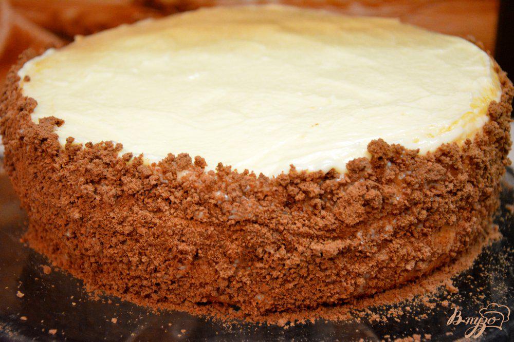 Обсыпать торт крошкой. Украшение торта крошками бисквита. Торт с бисквитной крошкой. Торт обсыпанный бисквитной крошкой. Шоколадный торт с бисквитной крошкой.