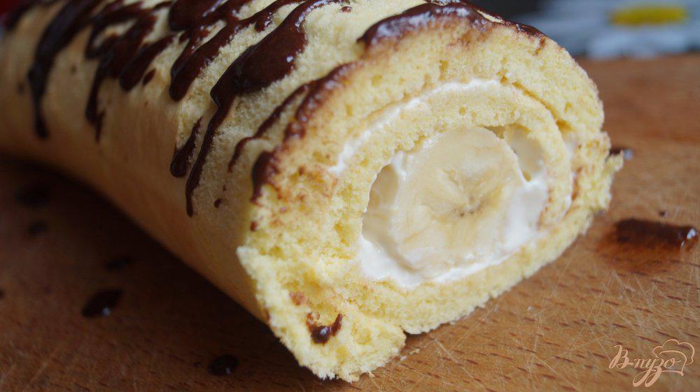 Бисквитный рулет со сметанным кремом и бананом рецепты с