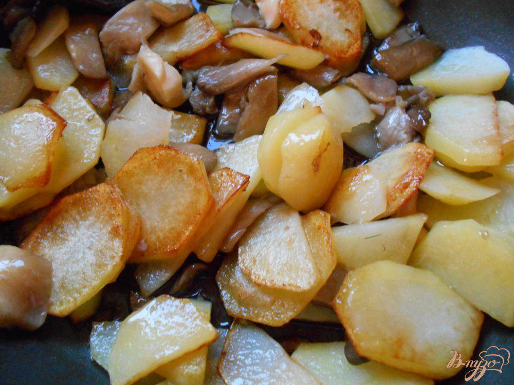 Жареная картошка с вешенками на сковороде рецепт с фото