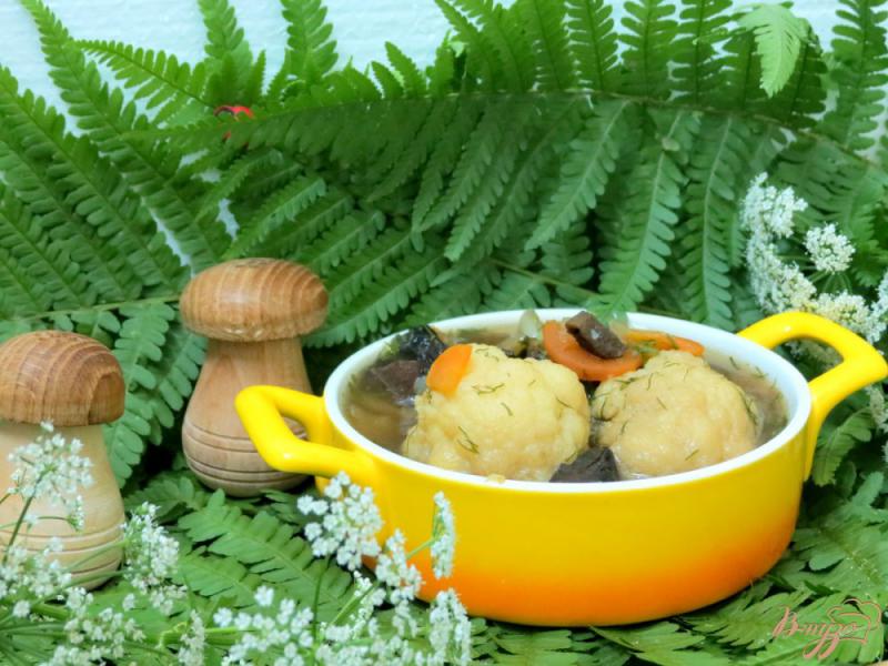 Фото приготовление рецепта: Суп с лесными грибами и цветной капустой в мультиварке шаг №9