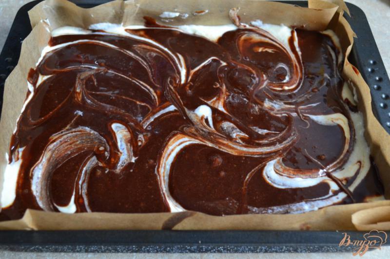 Фото приготовление рецепта: Шоколадный пирог с рикоттой шаг №9
