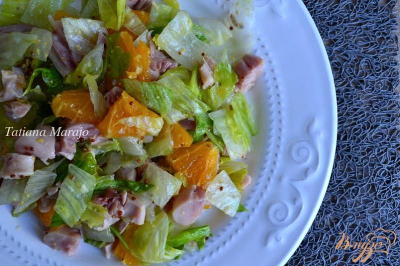 Фото приготовление рецепта: Салат с копченой курицей и апельсином шаг №5