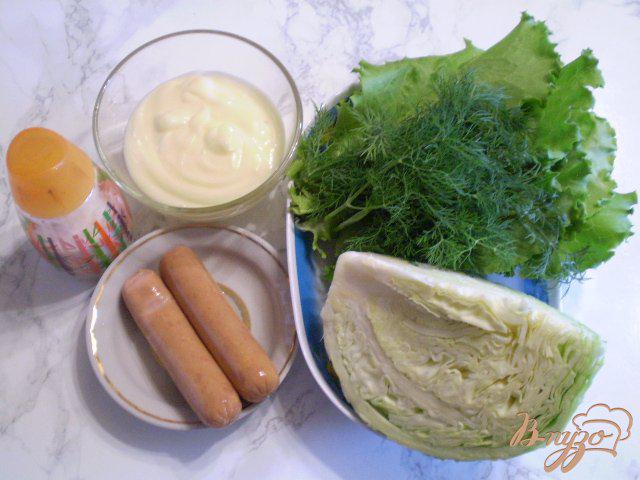 Фото приготовление рецепта: Капустный салат с мясными сосисками шаг №1