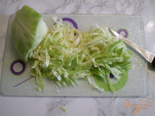 Фото приготовление рецепта: Запеканка из молодой капусты с манкой шаг №2