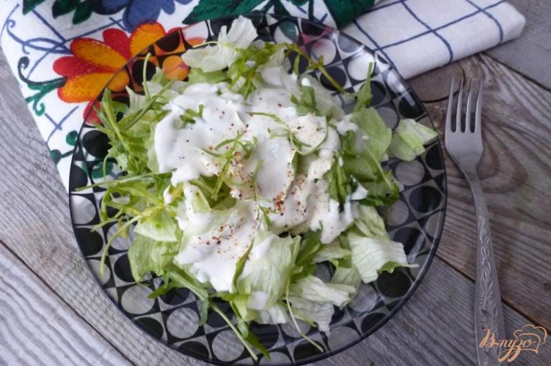 Фото приготовление рецепта: Зеленый салат с творожной заправкой шаг №4