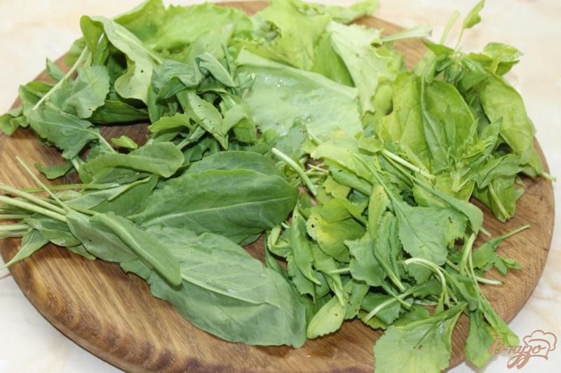 Фото приготовление рецепта: Фруктовый салат с свежими листьями шпината и щавеля шаг №1