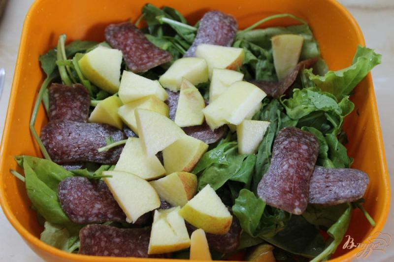 Фото приготовление рецепта: Фруктовый салат с свежими листьями шпината и щавеля шаг №3