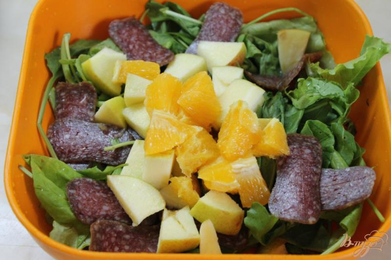 Фото приготовление рецепта: Фруктовый салат с свежими листьями шпината и щавеля шаг №4