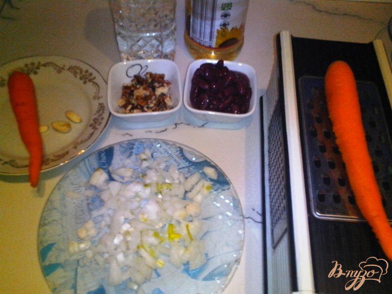 Фото приготовление рецепта: Салат морковный с фасолью шаг №2