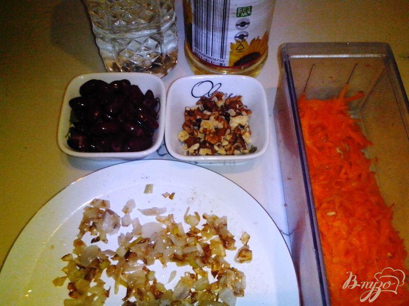 Фото приготовление рецепта: Салат морковный с фасолью шаг №3