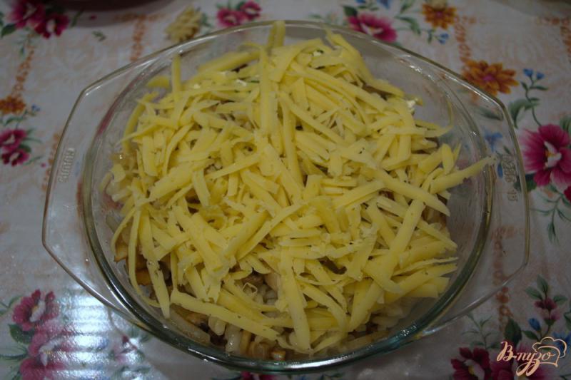 Фото приготовление рецепта: Запеканка из макарон с грибами и сыром шаг №6