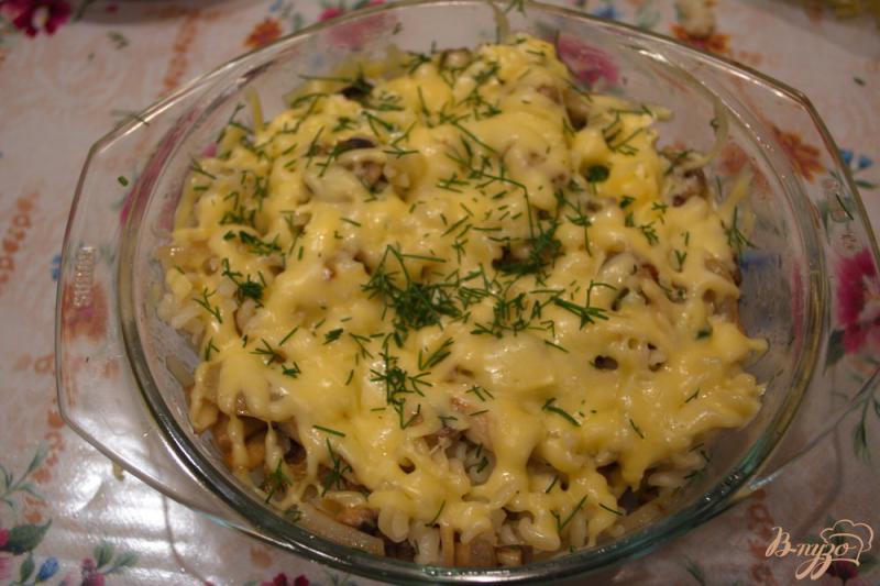 Фото приготовление рецепта: Запеканка из макарон с грибами и сыром шаг №7
