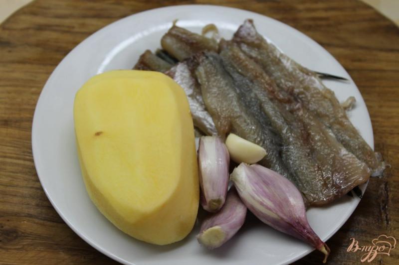 Фото приготовление рецепта: Картофель запеченная с рыбой и овощами шаг №1
