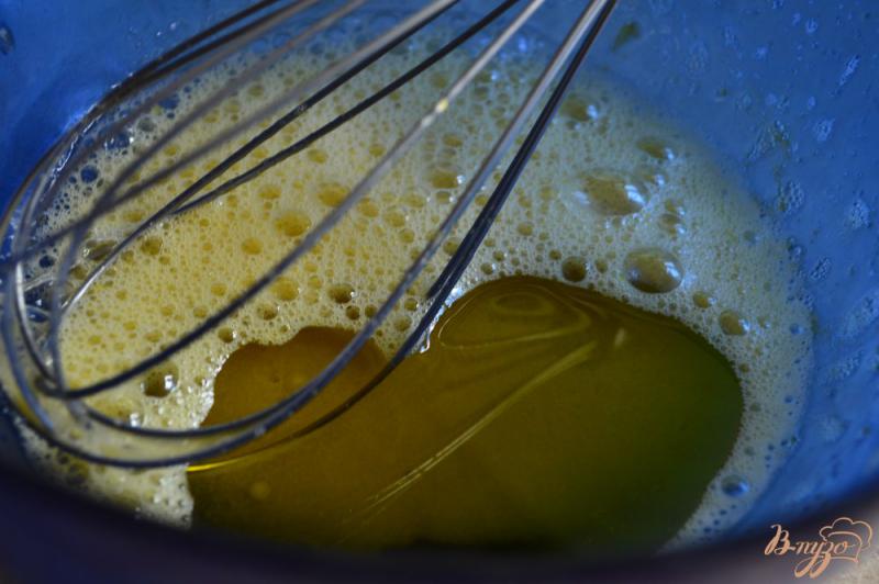 Фото приготовление рецепта: Сливочно-клубничный торт с зеркальной глазурью шаг №2