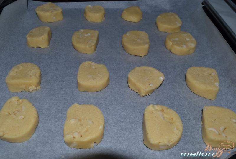 Фото приготовление рецепта: Печенье медовое с арахисом шаг №7