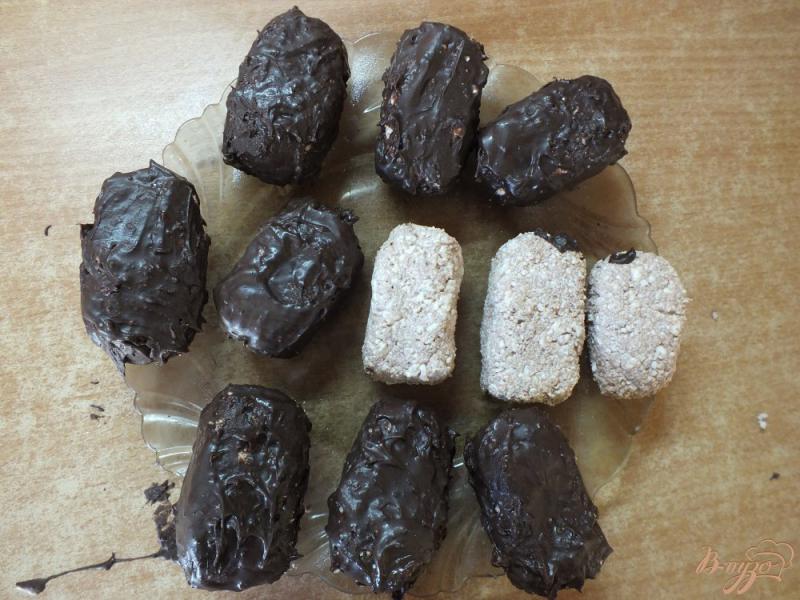 Фото приготовление рецепта: Классические шоколадные сырки с шоколадом шаг №6