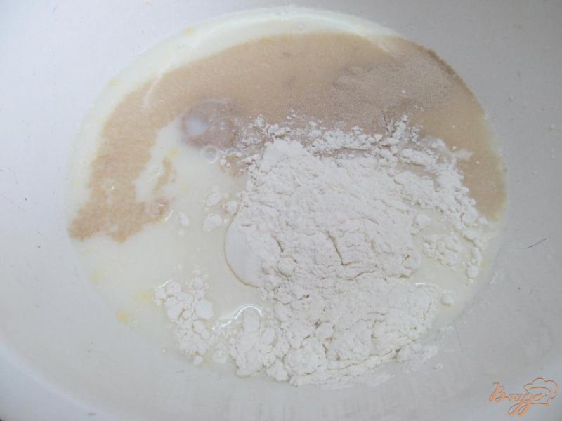 Фото приготовление рецепта: Хлеб на кислом молоке с манкой шаг №1
