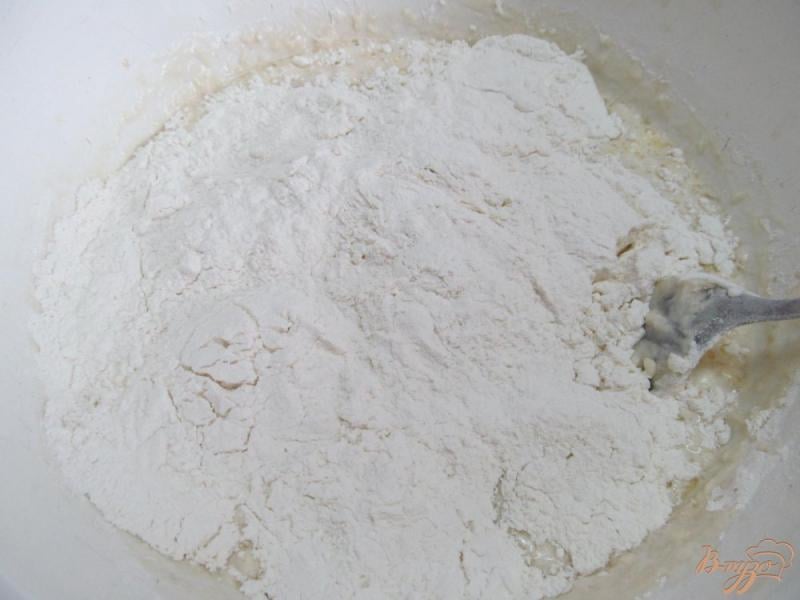 Фото приготовление рецепта: Хлеб на кислом молоке с манкой шаг №4