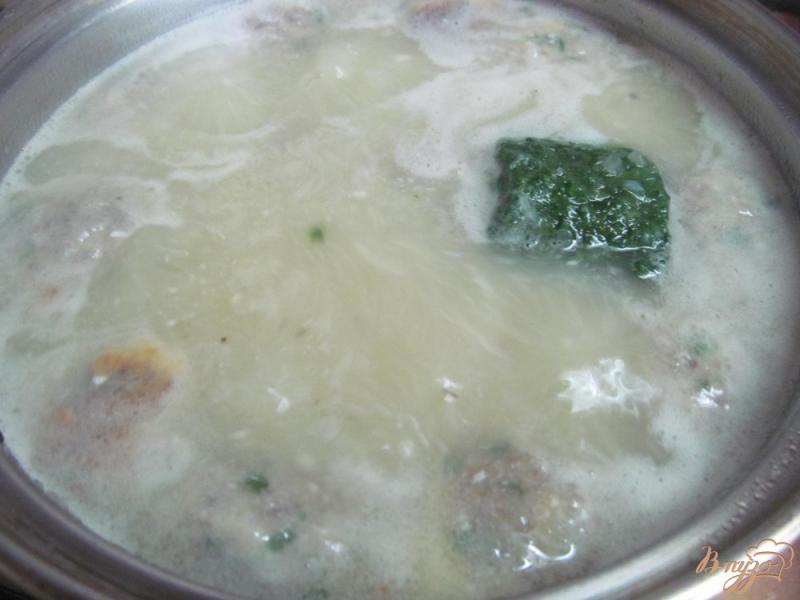Фото приготовление рецепта: Суп-пюре с фрикадельками и шпинатом шаг №9