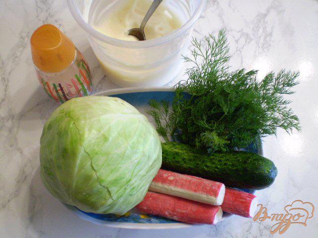 Фото приготовление рецепта: Салат из капусты и крабовых палочек шаг №1