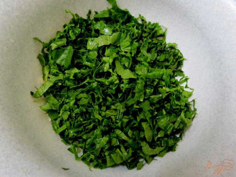 Фото приготовление рецепта: Зелёный витаминный салат шаг №3