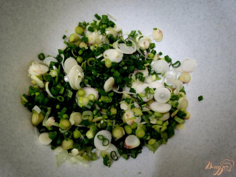 Фото приготовление рецепта: Зелёный витаминный салат шаг №2