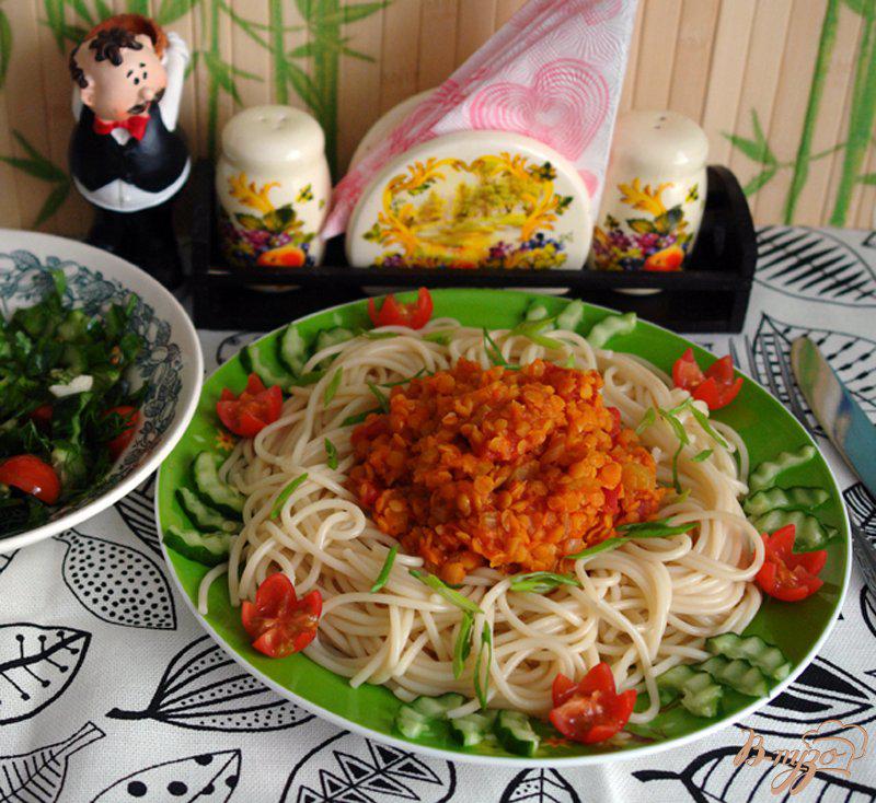 Фото приготовление рецепта: Спагетти с соусом из чечевицы шаг №7