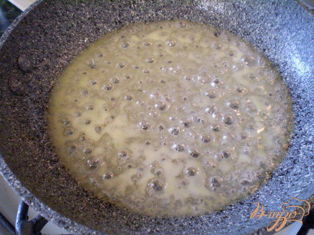Фото приготовление рецепта: Ягодный соус с мятой к мороженому шаг №6