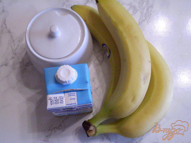 Фото приготовление рецепта: Банановое мороженое с ягодным соусом шаг №1