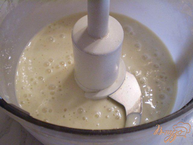 Фото приготовление рецепта: Банановое мороженое с ягодным соусом шаг №4