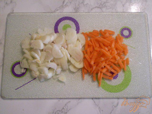 Фото приготовление рецепта: Суп на курином бульоне с яйцами и картофелем шаг №3