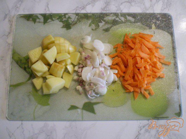 Фото приготовление рецепта: Суп гороховый с белыми сухариками шаг №4